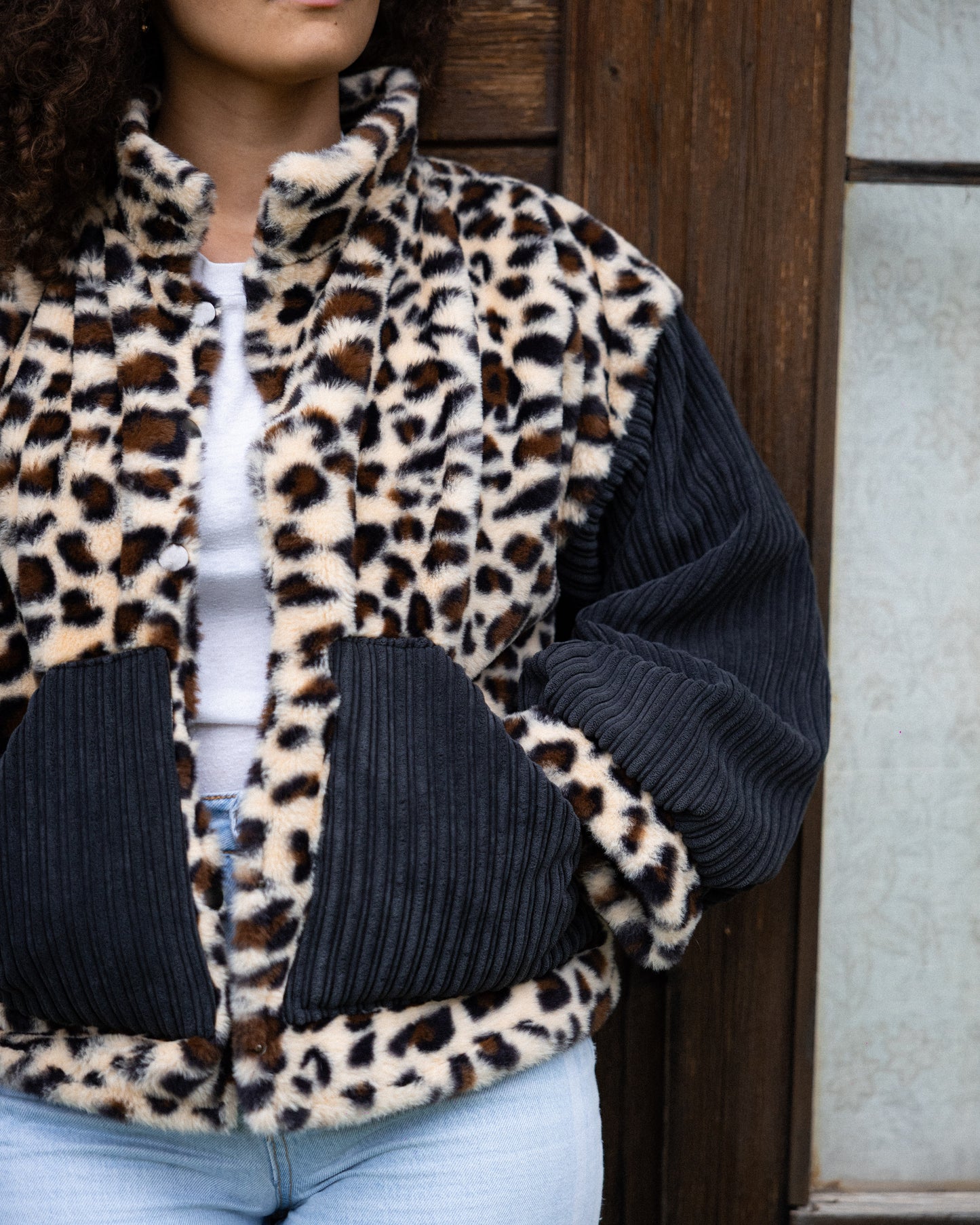 Veste blouson courte fausse fourrure léopard