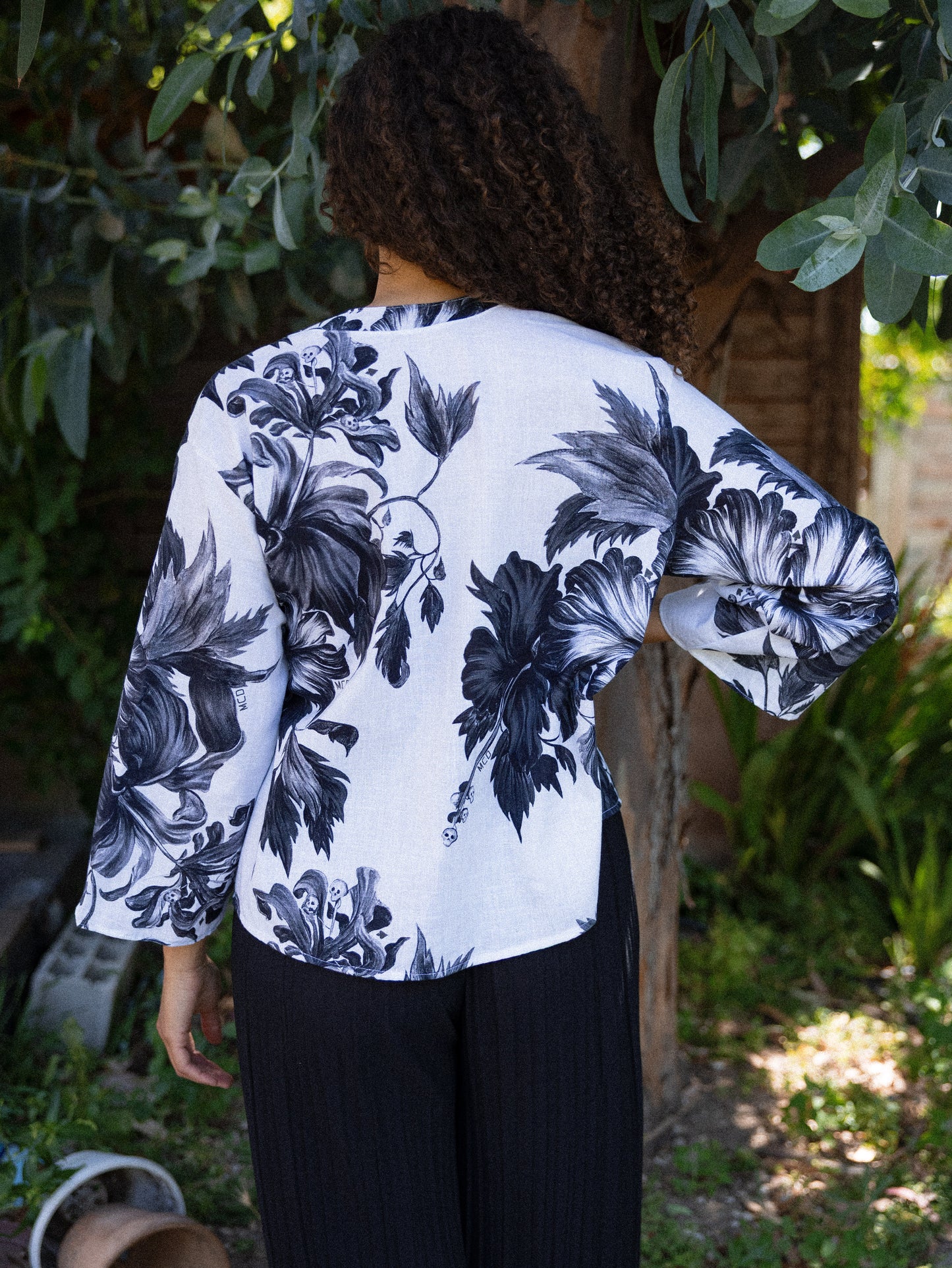 Blouse kimono fleurs noir et blanc manche 3/4