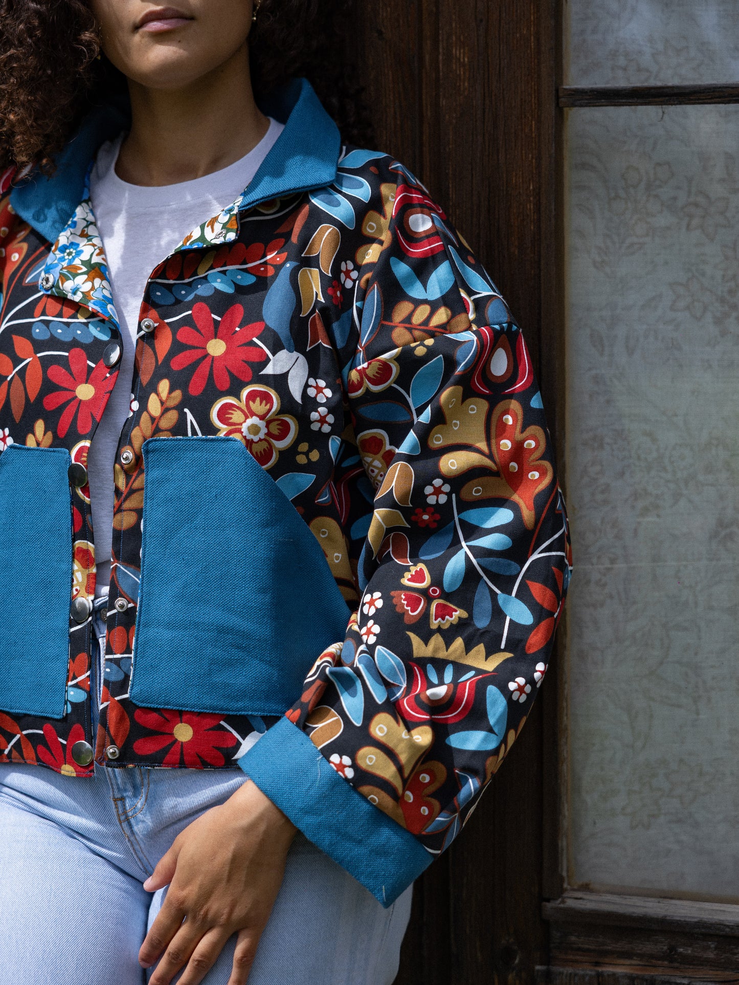 Veste blouson courte imprimé fleurs
