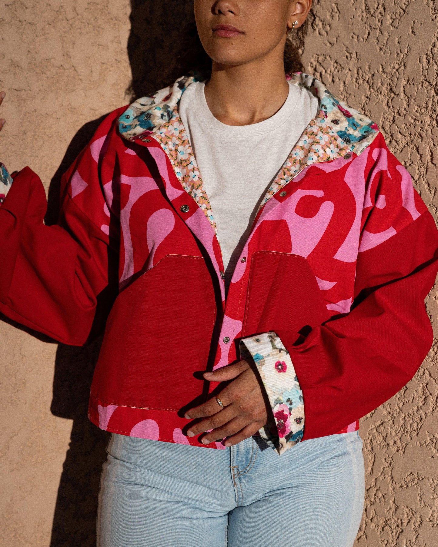 Veste blouson court rouge et rose imprimé vigne - Mouna | Mode Éco-Responsable Vestes & Sacs Uniques, Faits Main