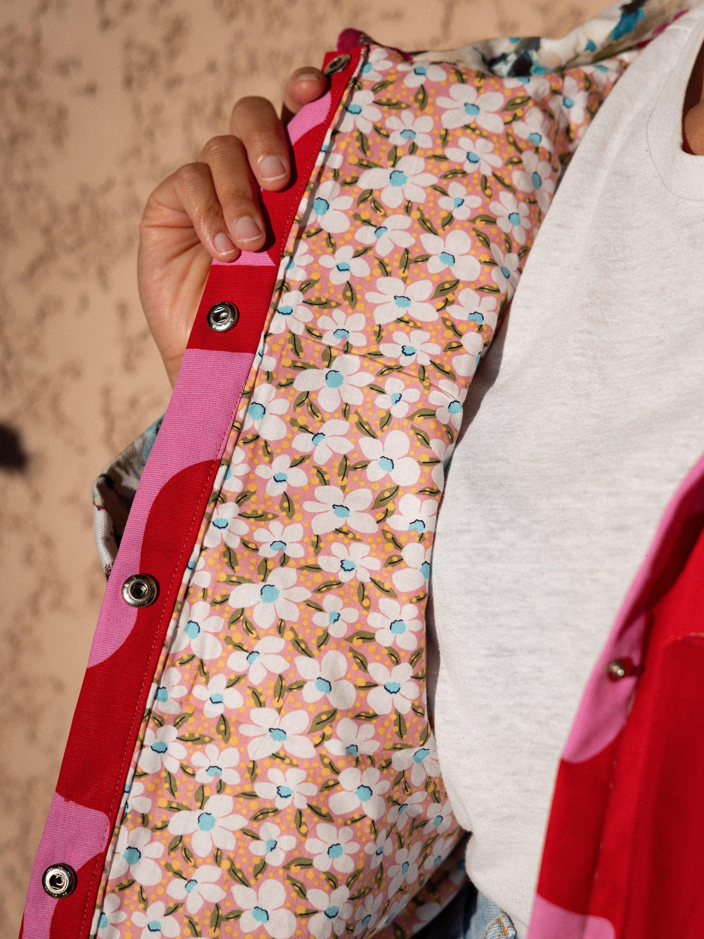 Veste blouson court rouge et rose imprimé vigne - Mouna | Mode Éco-Responsable Vestes & Sacs Uniques, Faits Main