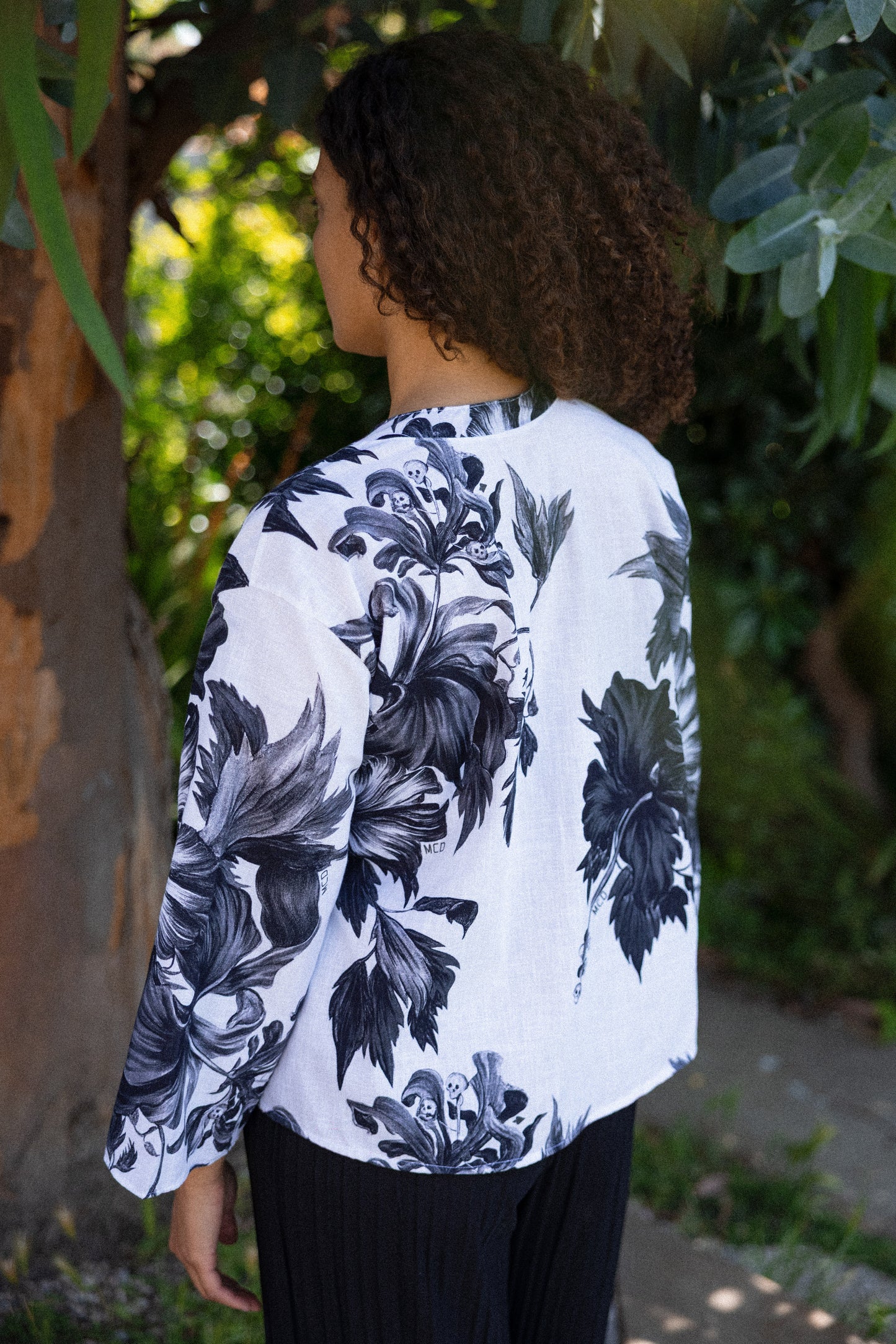 Blouse kimono fleurs noir et blanc manche 3/4