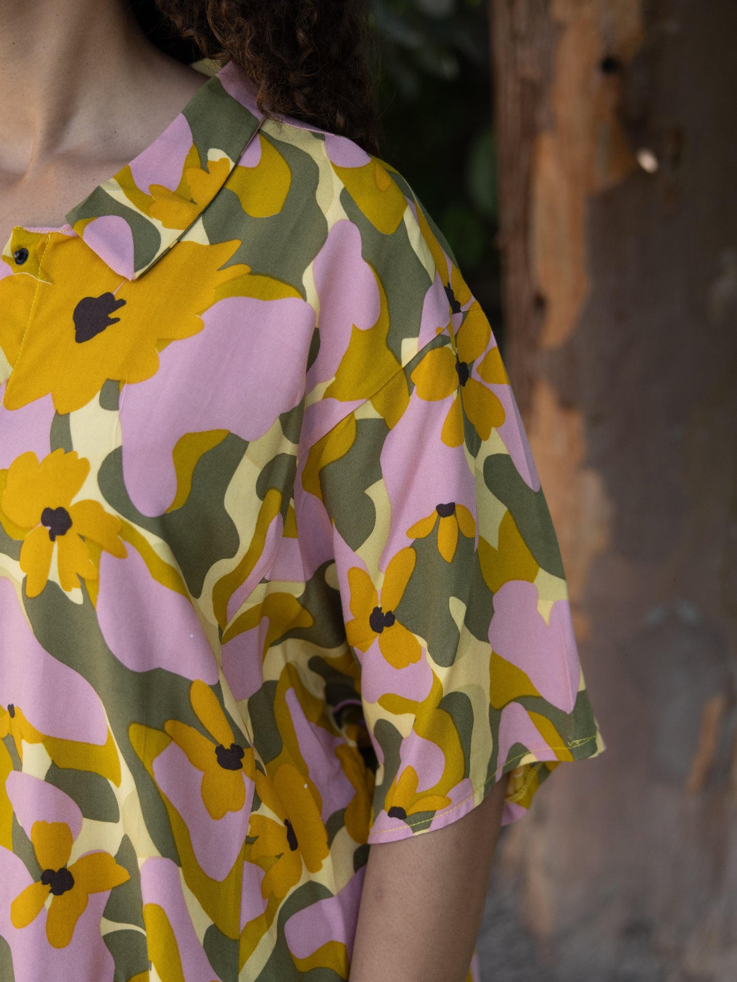 chemise oversize bohème jaune et verte motif florale