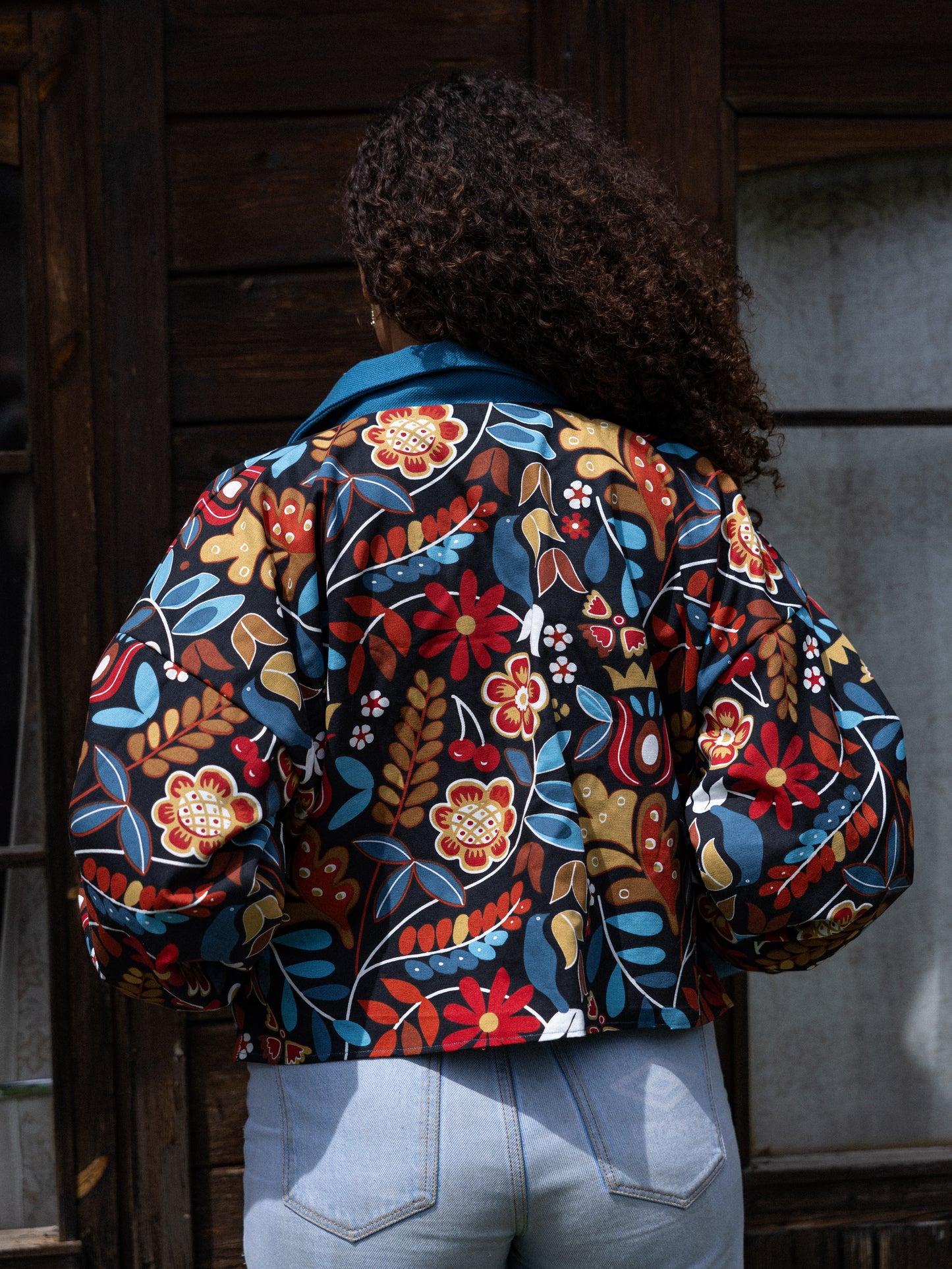 Veste blouson courte imprimé fleurs