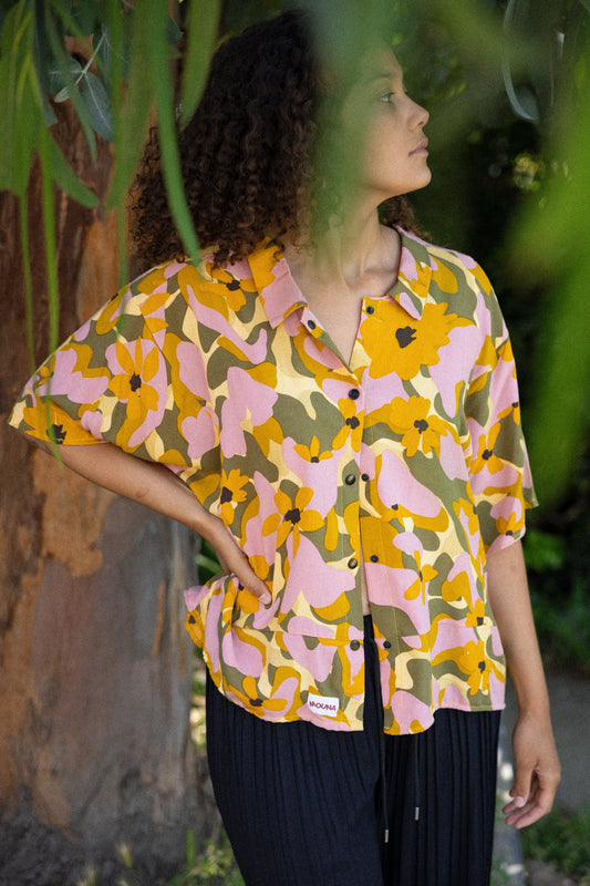 chemise oversize bohème jaune et verte motif florale