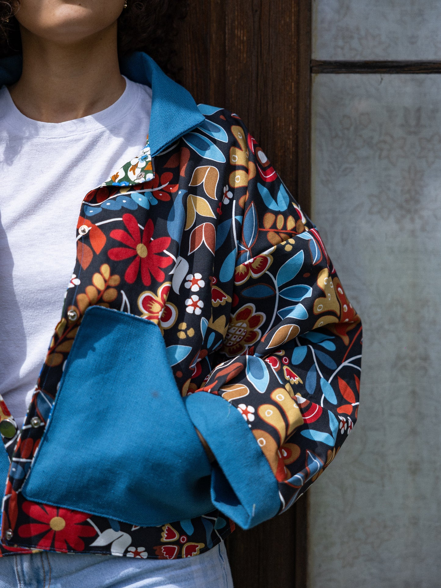 Veste blouson courte imprimé fleurs
