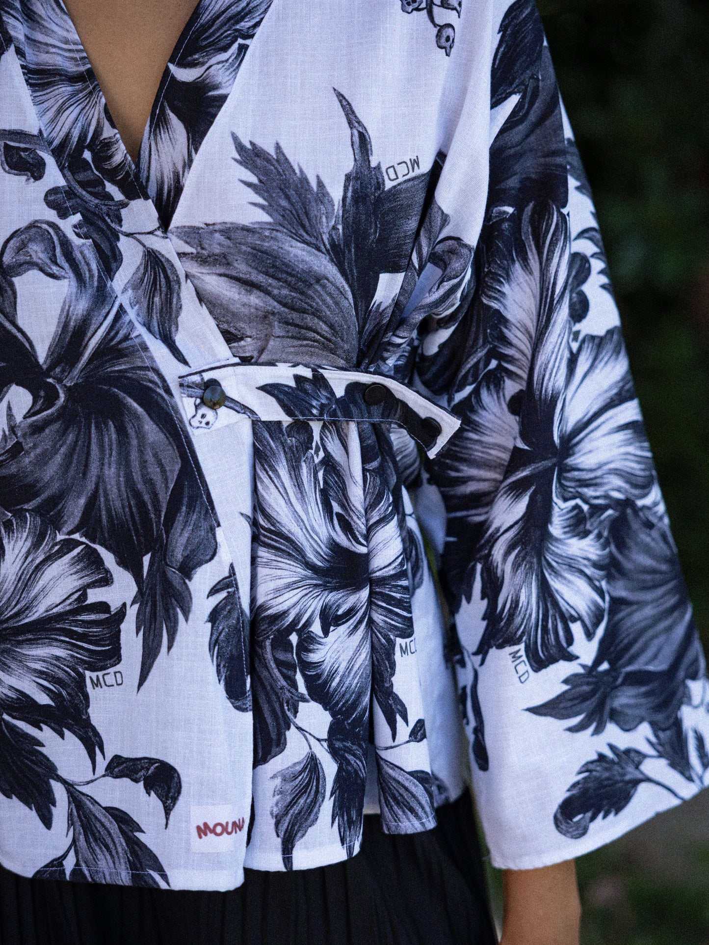 Blouse kimono fleurs noir et blanc manche 3/4