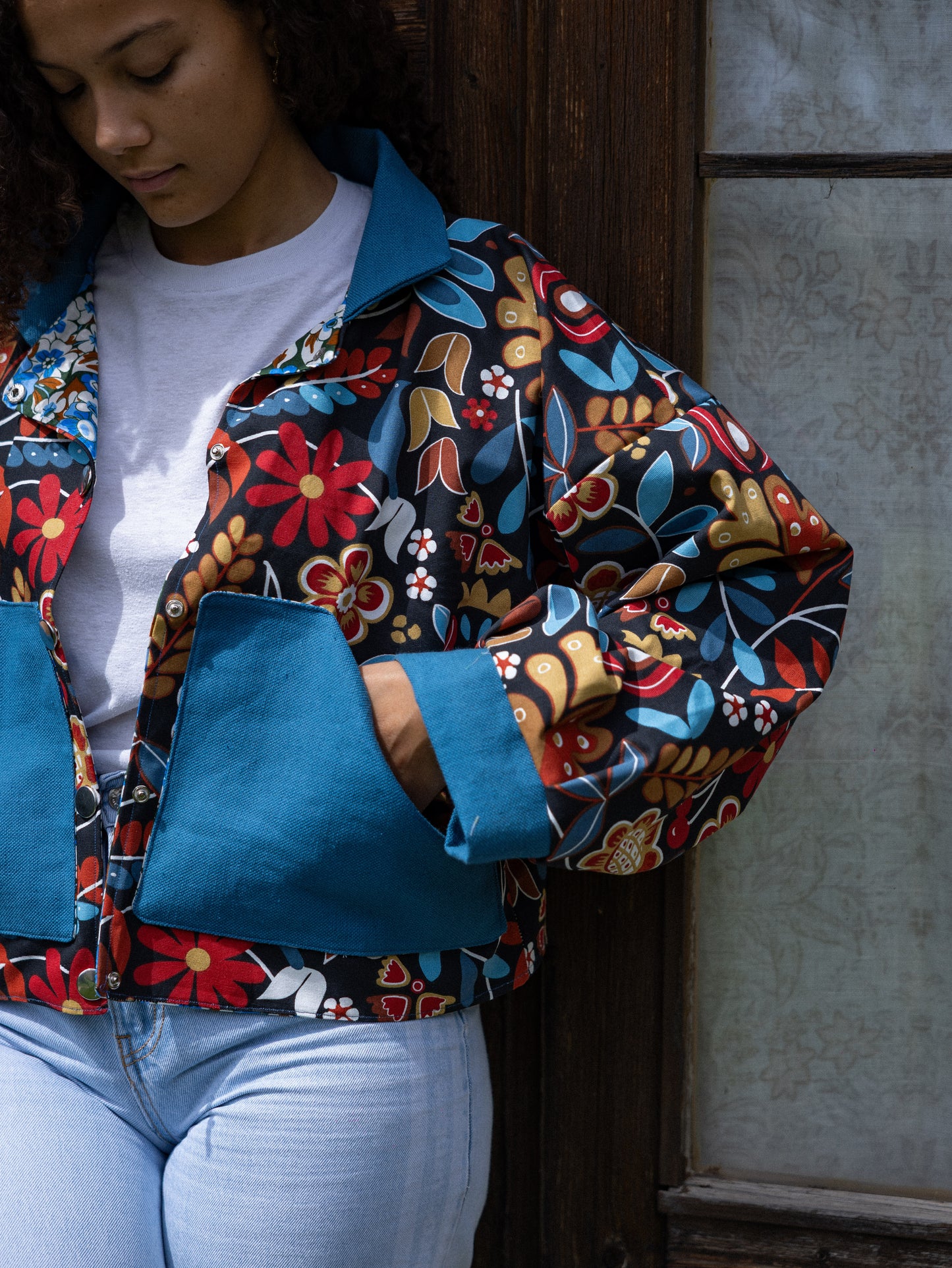 Veste blouson courte imprimé fleurs
