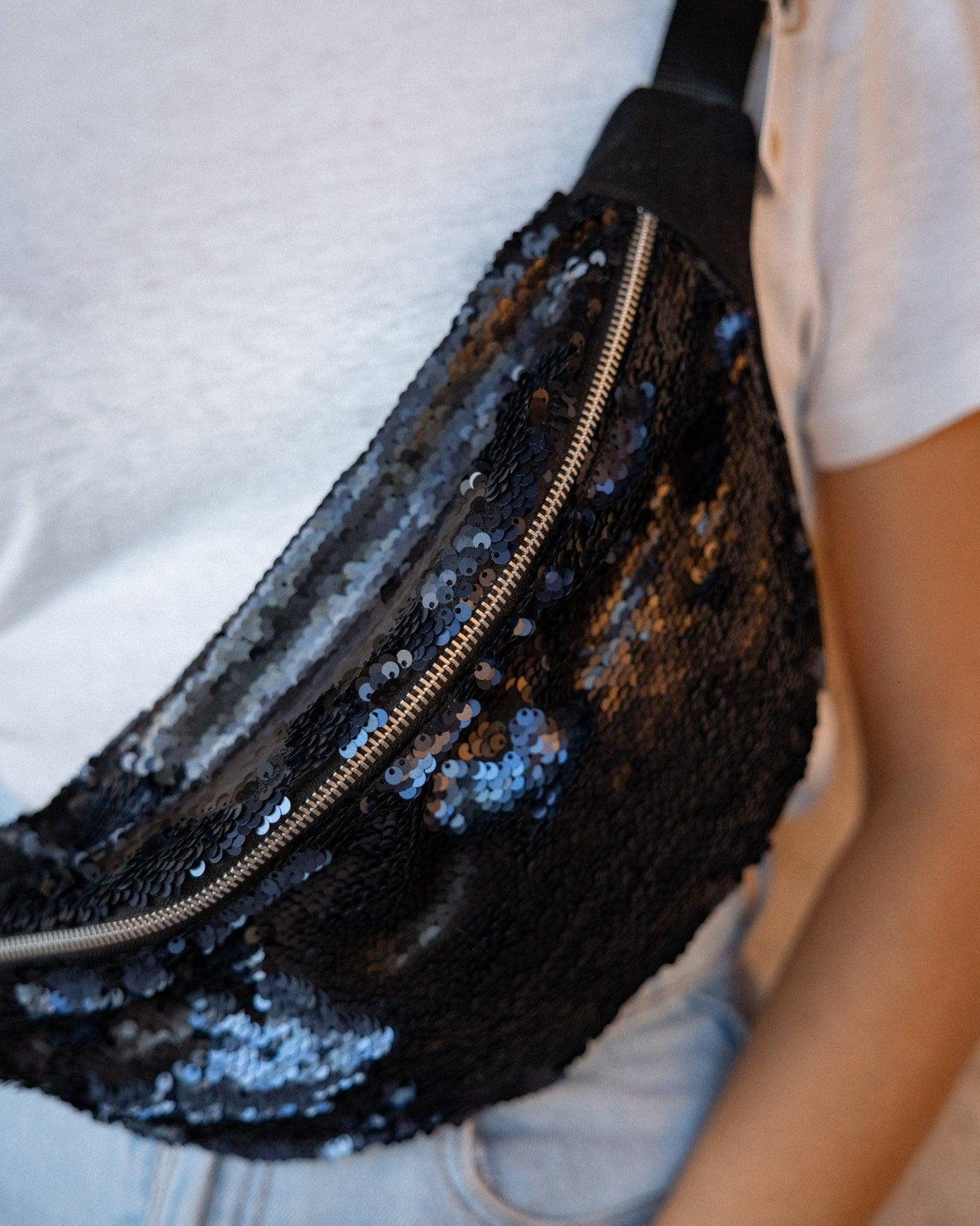 sac banane XL sequin noir - Mouna | Mode Éco-Responsable Vestes & Sacs Uniques, Faits Main