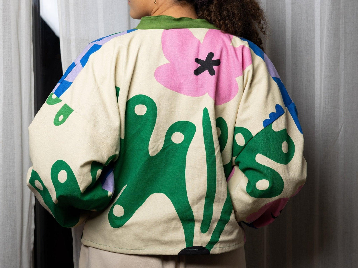 Veste blouson court motif végétal - Mouna | Mode Éco-Responsable Vestes & Sacs Uniques, Faits Main