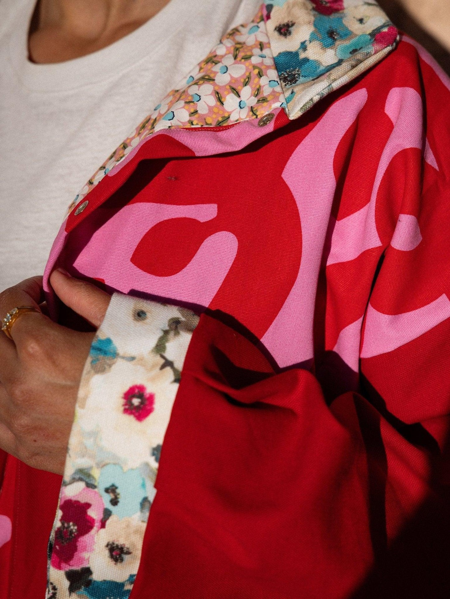 Veste blouson court rouge et rose imprimé vigne - Mouna | Mode Éco-Responsable Vestes & Sacs Uniques, Faits Main