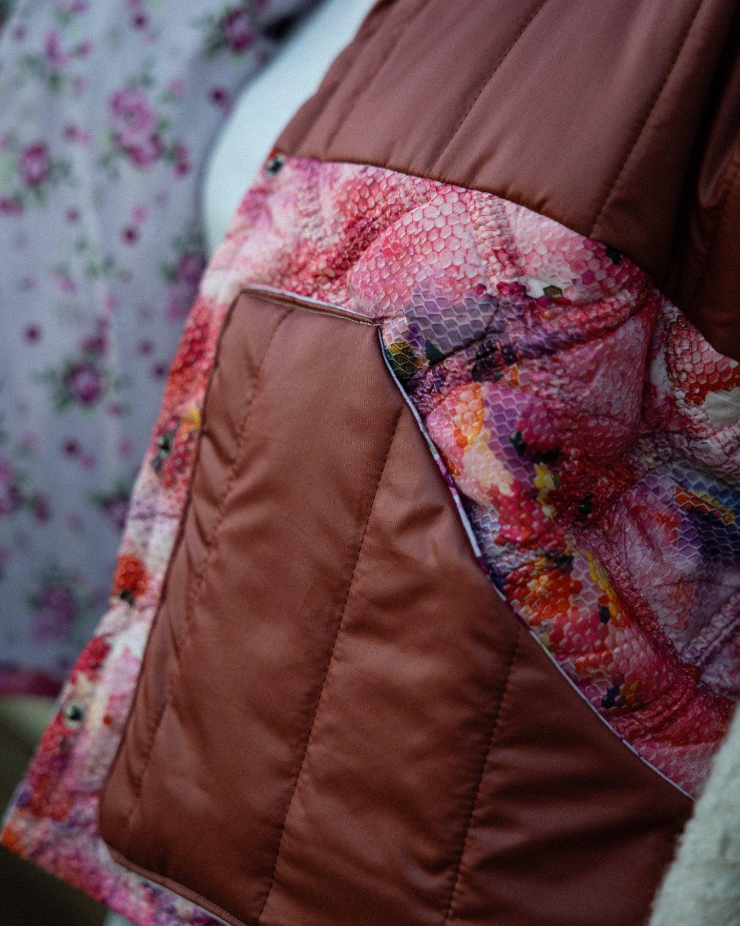 Veste blouson courte- matelassée imprimé snake - Mouna | Mode Éco-Responsable Vestes & Sacs Uniques, Faits Main