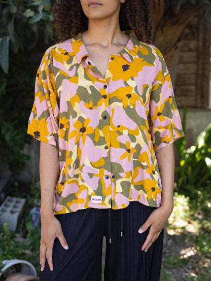 chemise oversize bohème jaune et verte motif florale
